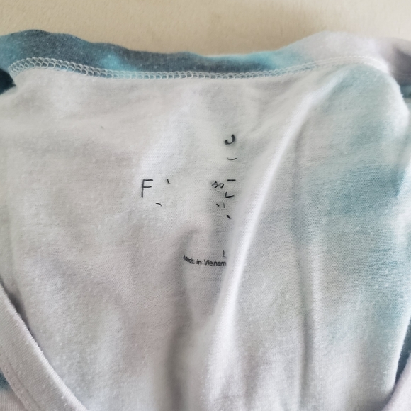 Bundle of 4 Cute Shirts - Picture 11 of 12